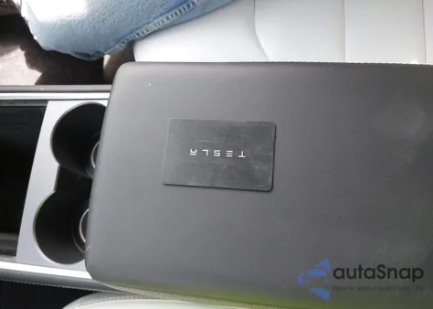 2022 Tesla Model Y Long Range Dual Motor All-Wheel Drive z USA, uszkodzony, nr VIN 7SAYGDEE5NF534259